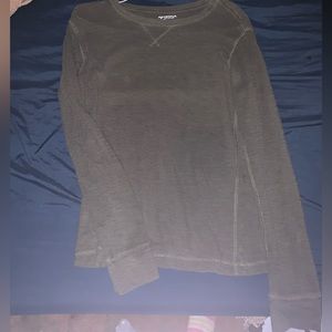 Men’s green long sleeve top